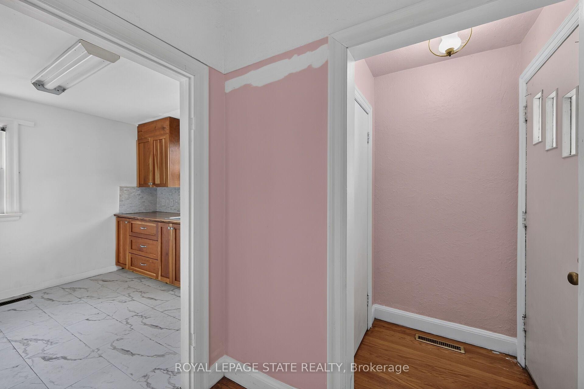 47 Broadway Avenue, Hamilton, ON - Indoor Photo Showing Other Room