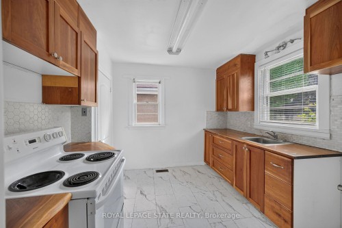 47 Broadway Avenue, Hamilton, ON - Indoor Photo Showing Kitchen