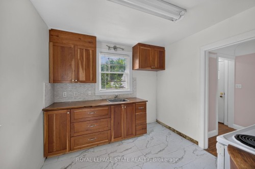 47 Broadway Avenue, Hamilton, ON - Indoor Photo Showing Kitchen