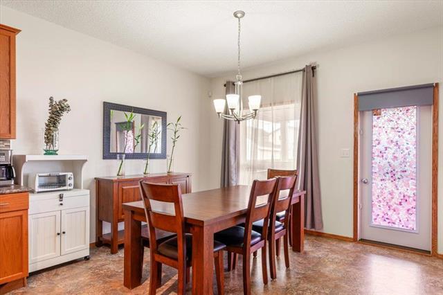 226 Mosselle Dr, Winnipeg, MB - Indoor Photo Showing Dining Room