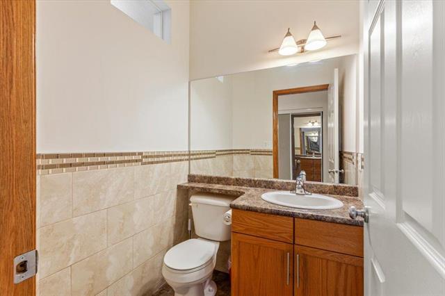 226 Mosselle Dr, Winnipeg, MB - Indoor Photo Showing Bathroom