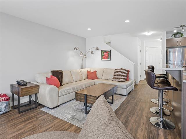 111-255 Peguis St, Winnipeg, MB - Indoor Photo Showing Living Room