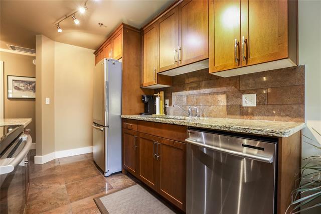 2204-84 Snow St, Winnipeg, MB - Indoor Photo Showing Kitchen