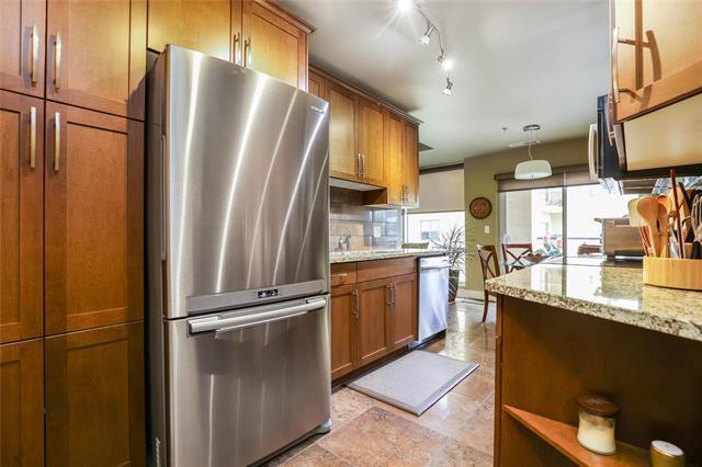 2204-84 Snow St, Winnipeg, MB - Indoor Photo Showing Kitchen