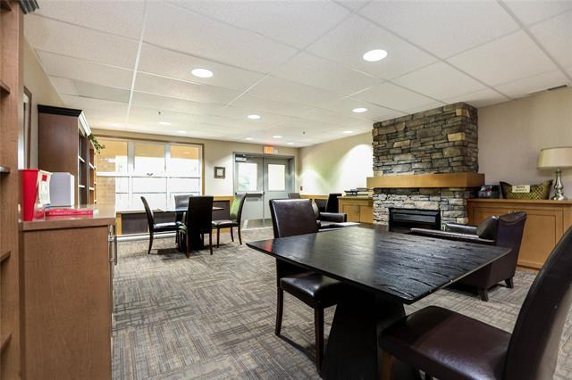 2204-84 Snow St, Winnipeg, MB - Indoor With Fireplace