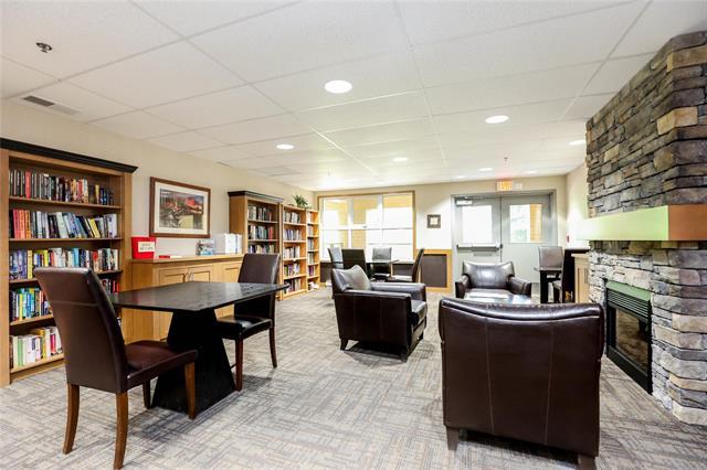 2204-84 Snow St, Winnipeg, MB - Indoor With Fireplace