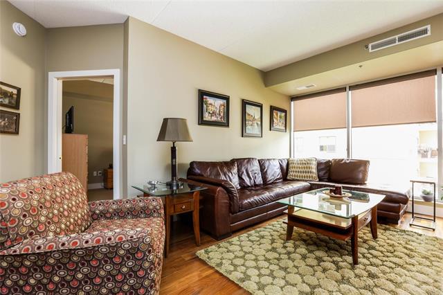 2204-84 Snow St, Winnipeg, MB - Indoor Photo Showing Living Room