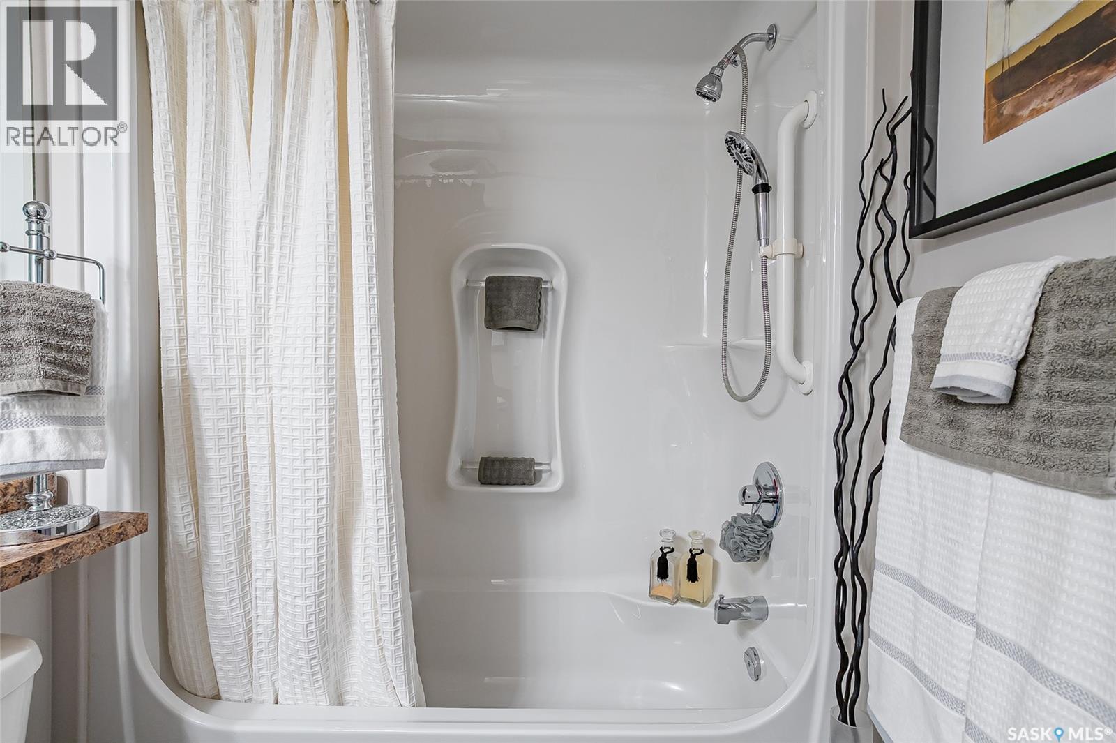 415 102 Kingsmere Place, Saskatoon, SK - Indoor Photo Showing Bathroom