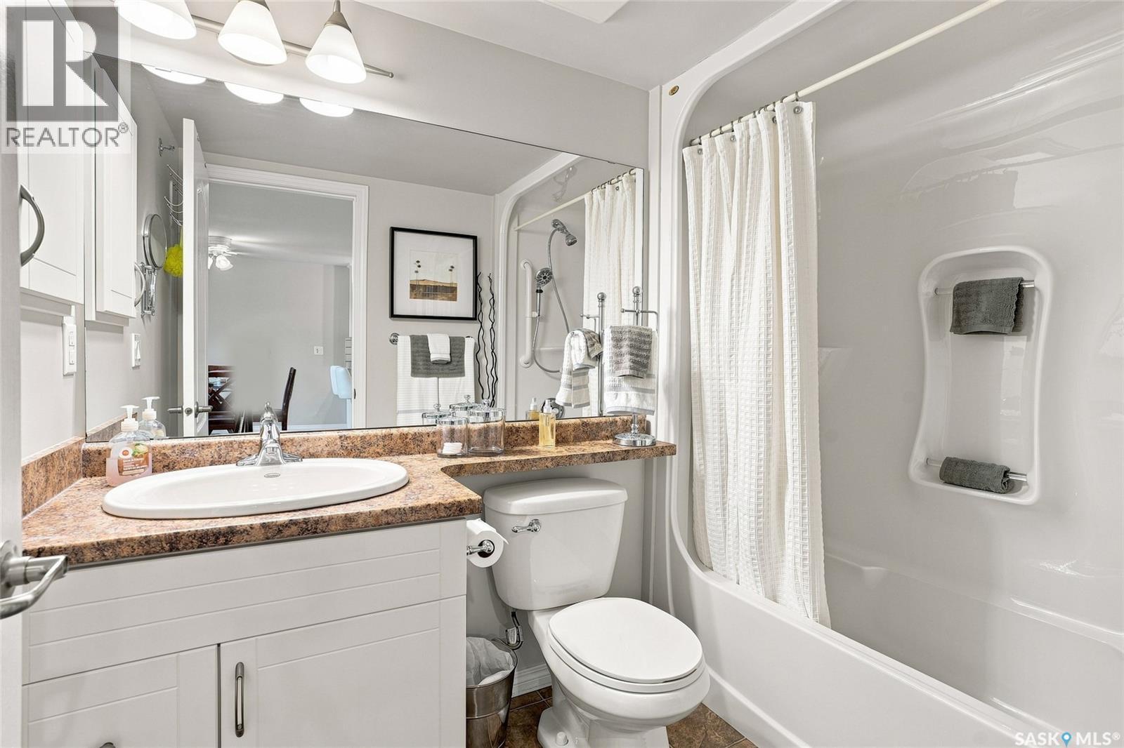 415 102 Kingsmere Place, Saskatoon, SK - Indoor Photo Showing Bathroom