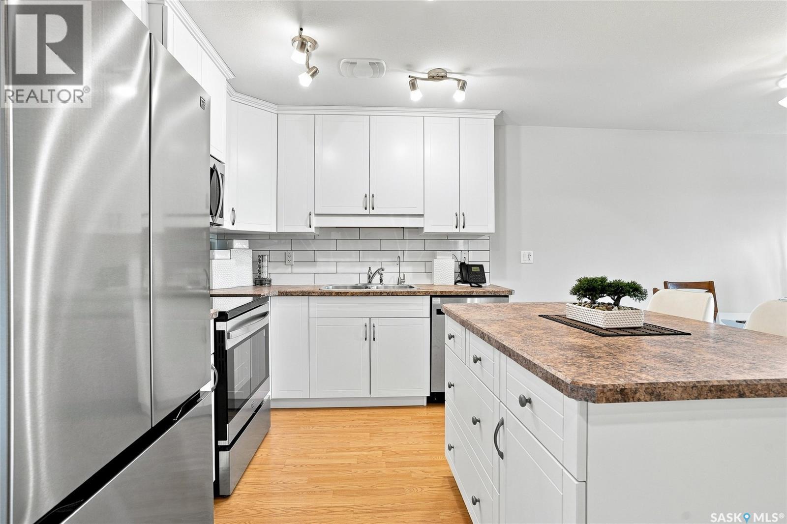 415 102 Kingsmere Place, Saskatoon, SK - Indoor Photo Showing Kitchen With Stainless Steel Kitchen With Double Sink