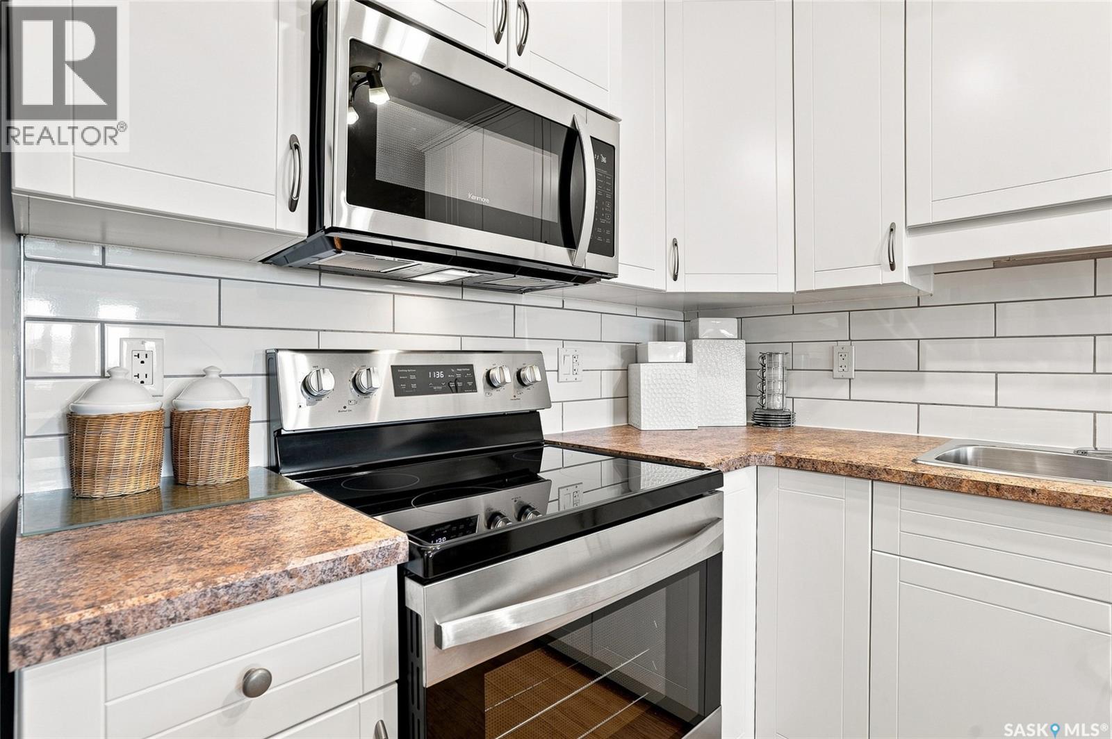 415 102 Kingsmere Place, Saskatoon, SK - Indoor Photo Showing Kitchen