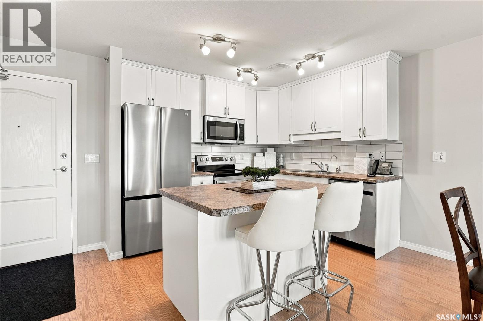 415 102 Kingsmere Place, Saskatoon, SK - Indoor Photo Showing Kitchen With Stainless Steel Kitchen
