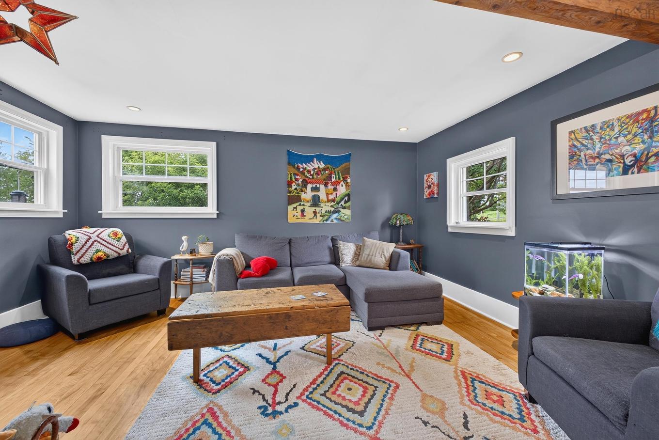 222 Victoria Street E, Amherst, NS - Indoor Photo Showing Living Room