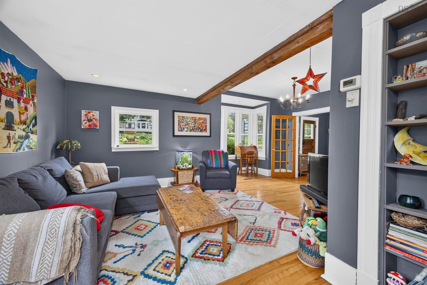 222 Victoria Street E, Amherst, NS - Indoor Photo Showing Living Room