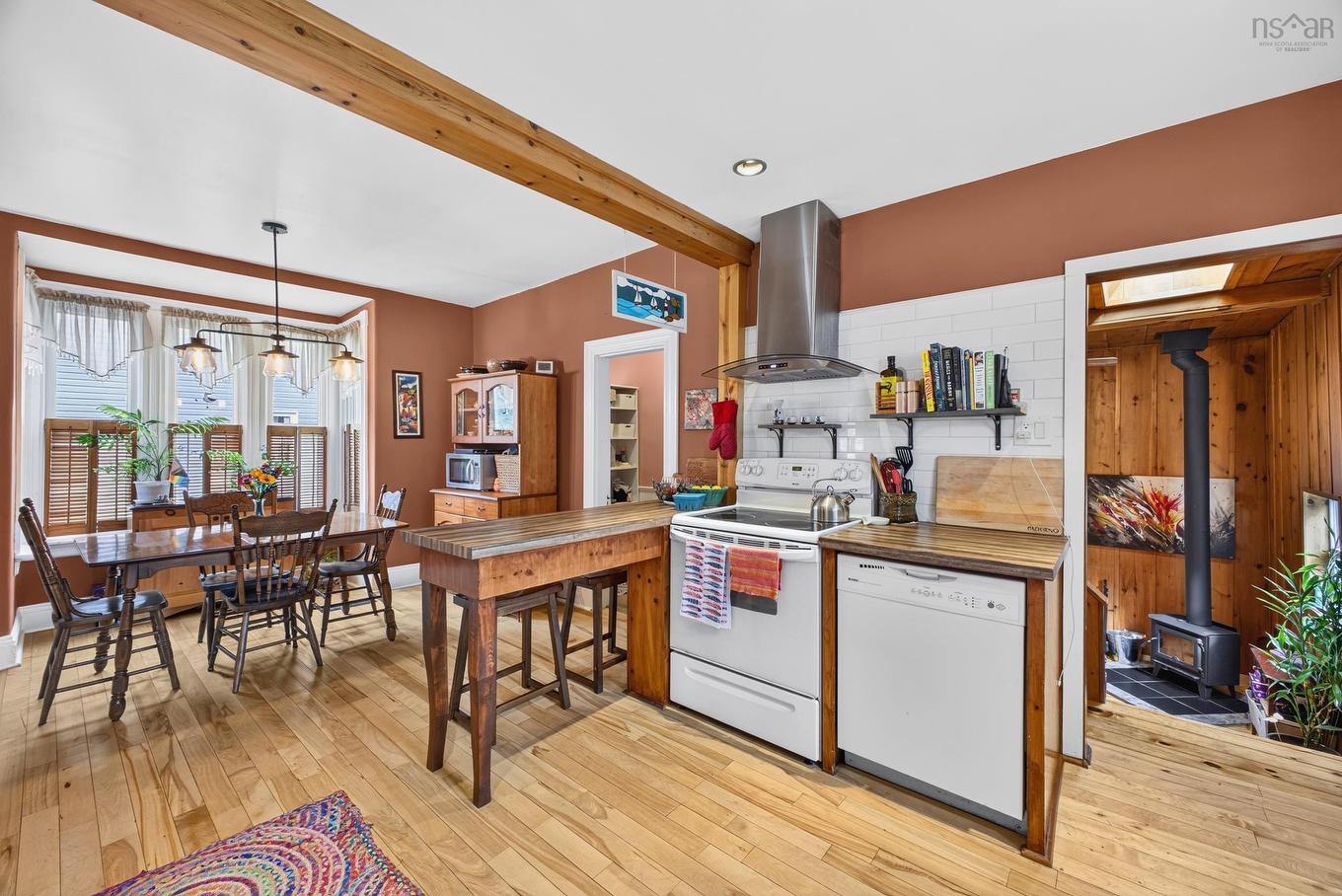 222 Victoria Street E, Amherst, NS - Indoor