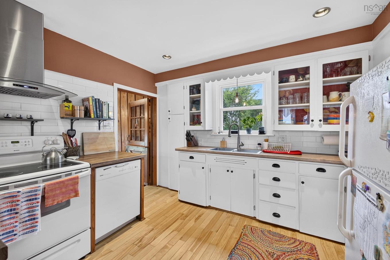 222 Victoria Street E, Amherst, NS - Indoor Photo Showing Kitchen