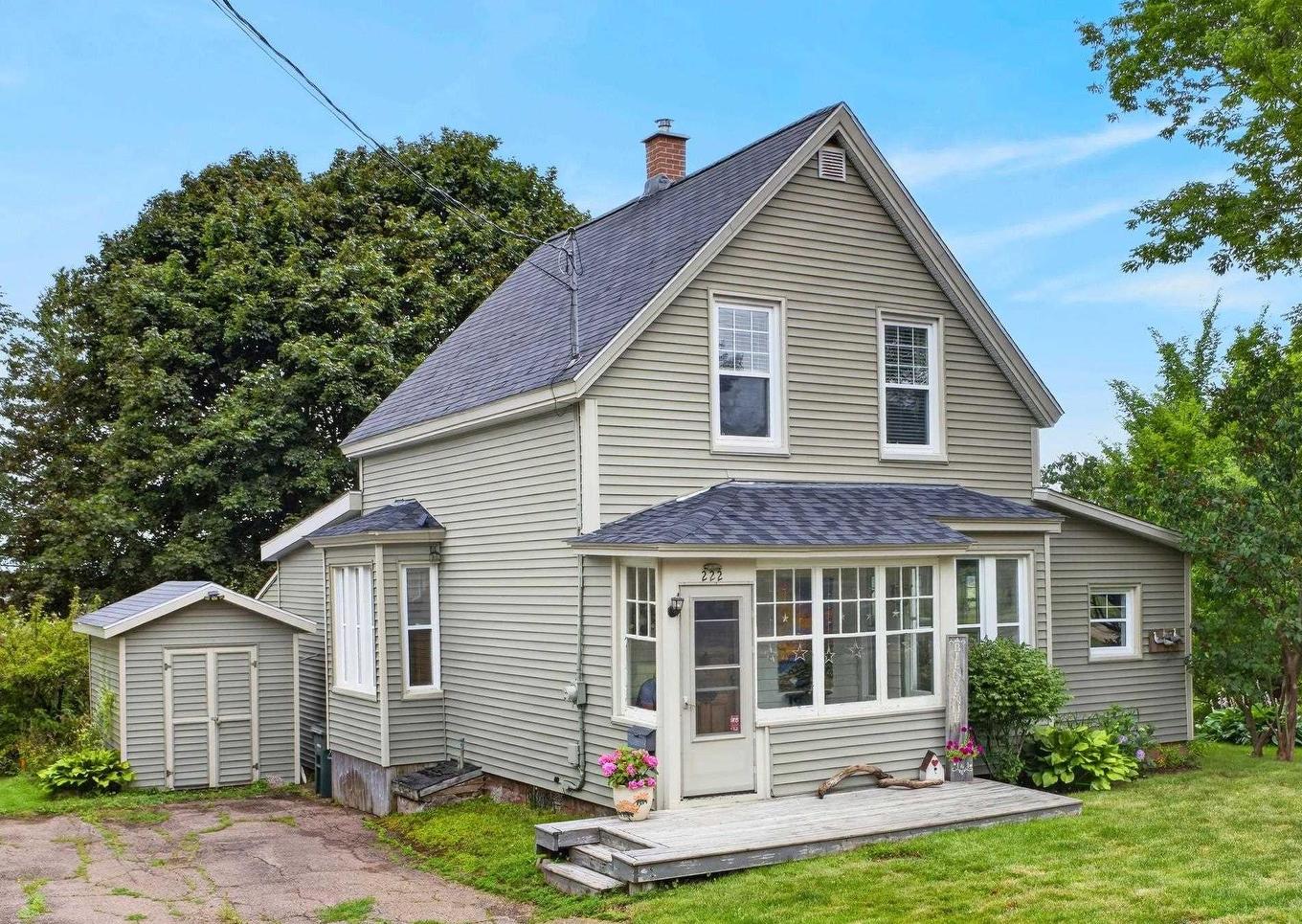 222 Victoria Street E, Amherst, NS - Outdoor With Facade