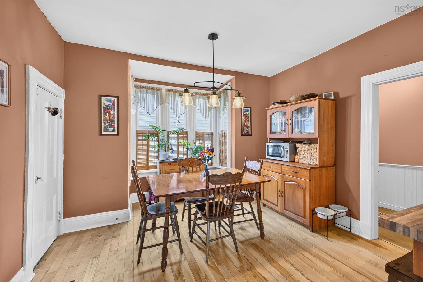 222 Victoria Street E, Amherst, NS - Indoor Photo Showing Dining Room