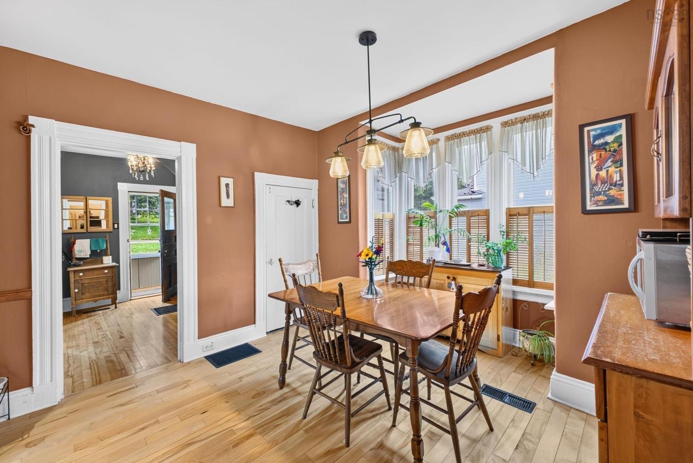 222 Victoria Street E, Amherst, NS - Indoor Photo Showing Dining Room