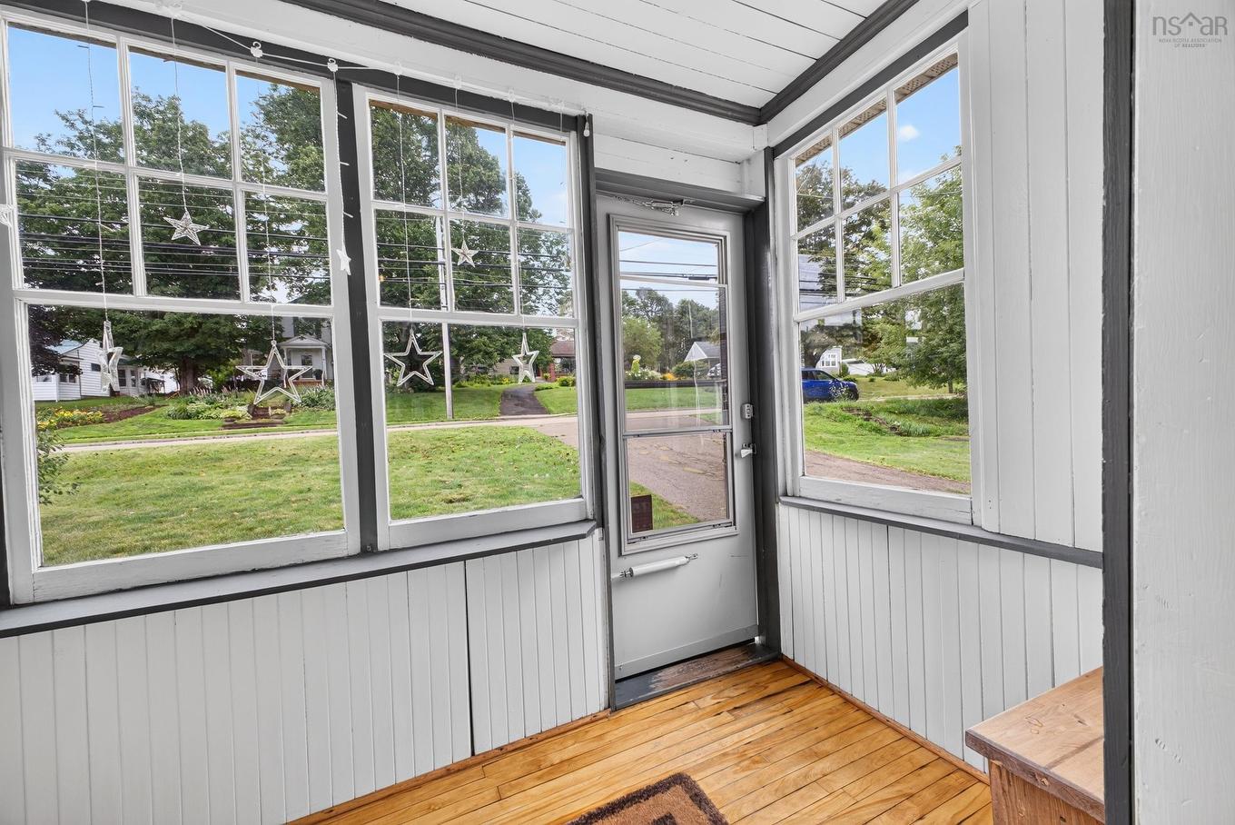 222 Victoria Street E, Amherst, NS - With Exterior