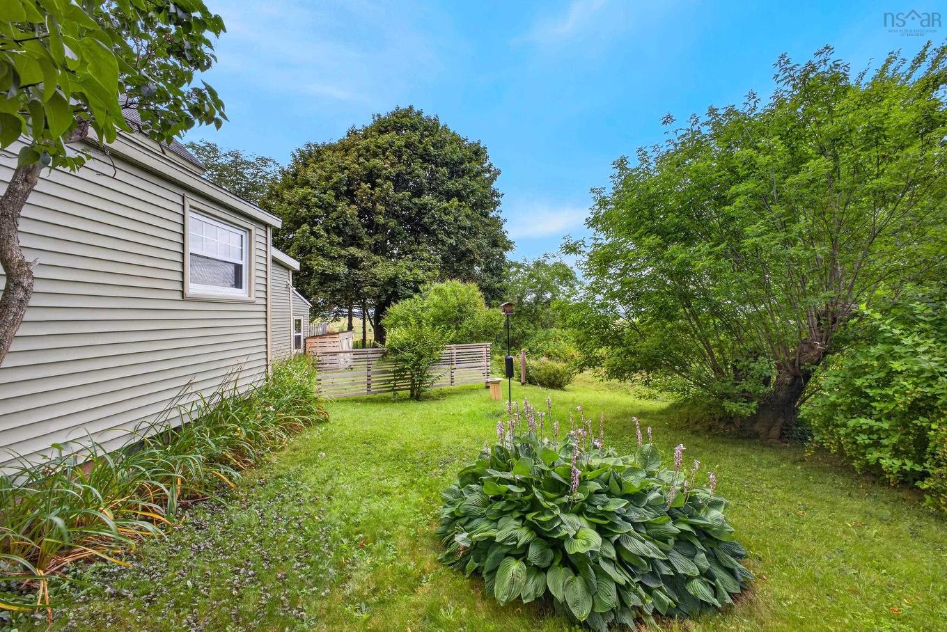 222 Victoria Street E, Amherst, NS - Outdoor