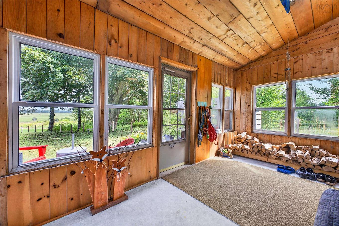 222 Victoria Street E, Amherst, NS - Indoor