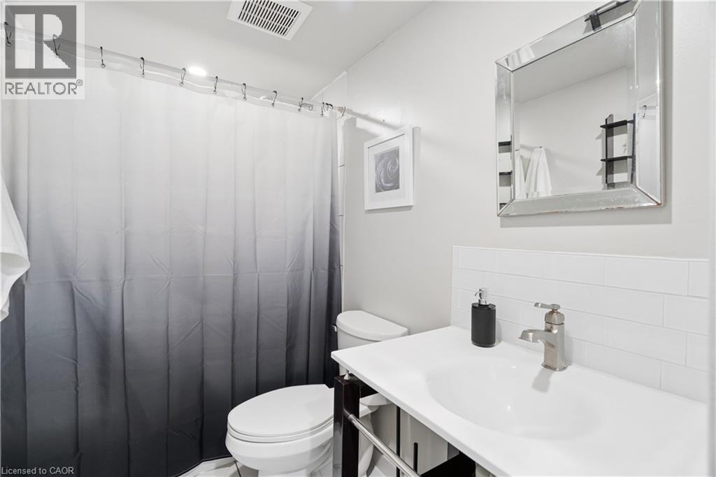 27 Spruce Boulevard, Acton, ON - Indoor Photo Showing Bathroom