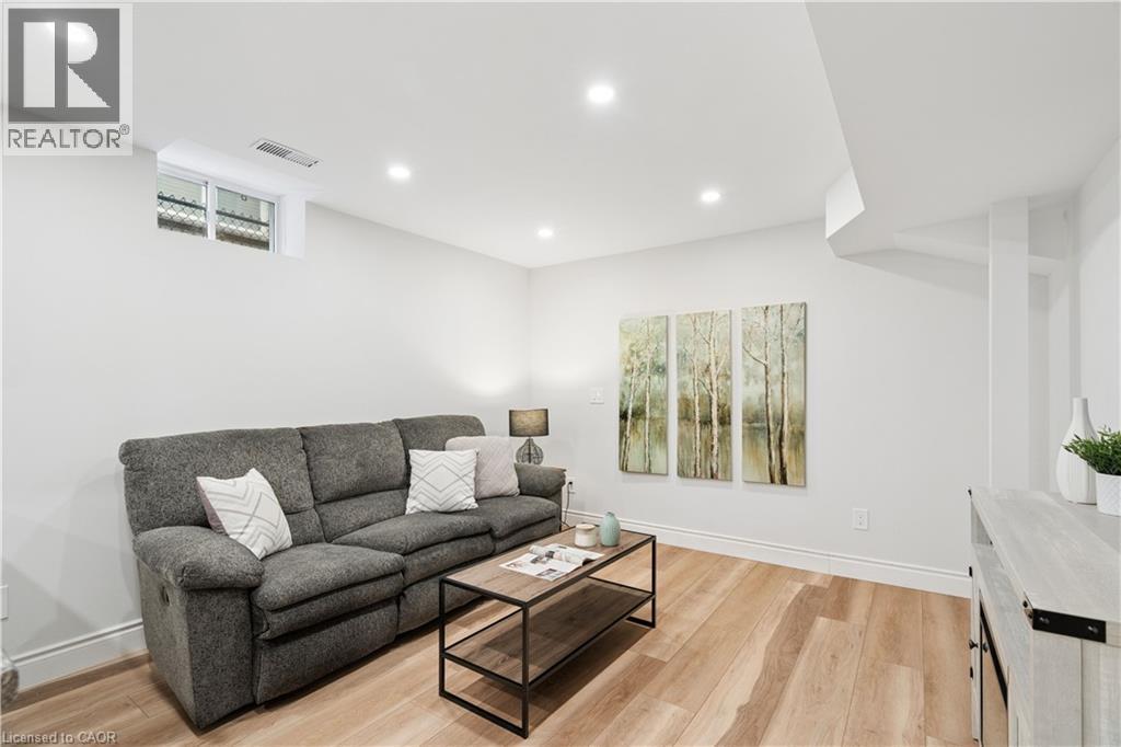 27 Spruce Boulevard, Acton, ON - Indoor Photo Showing Living Room