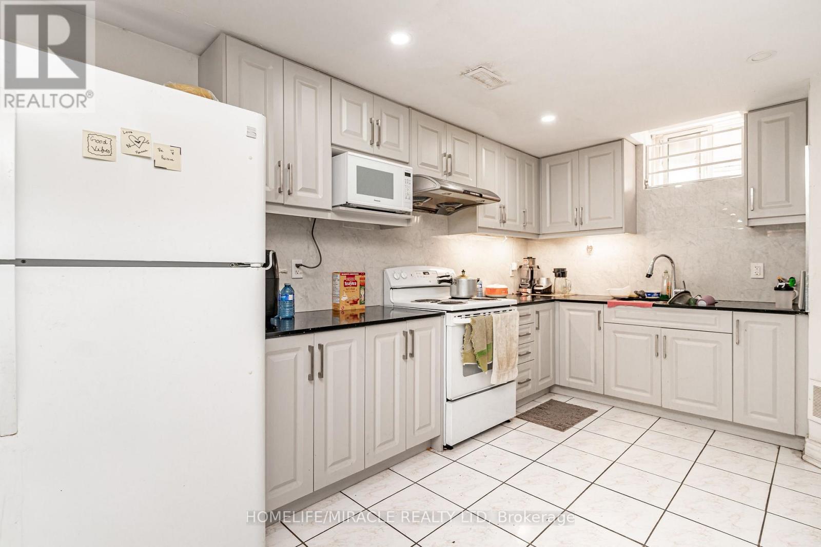 5 Octillo Boulevard, Brampton, ON - Indoor Photo Showing Kitchen