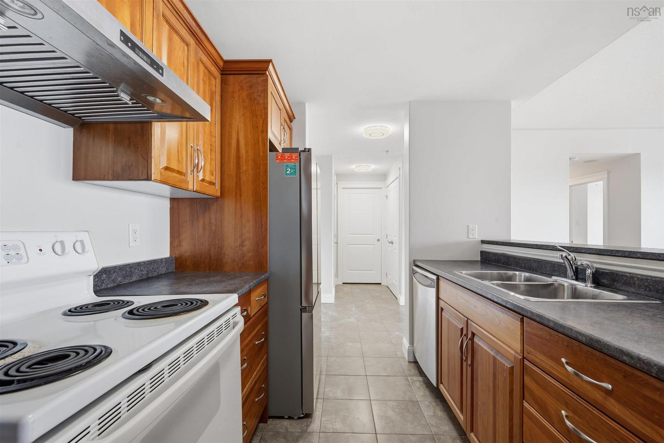 612 60 Walter Havill Drive, Halifax, NS - Indoor Photo Showing Kitchen With Double Sink
