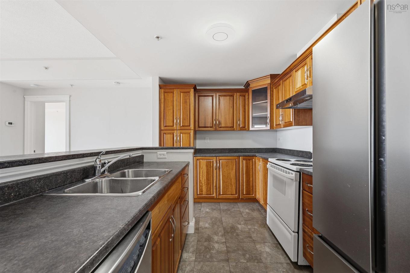 612 60 Walter Havill Drive, Halifax, NS - Indoor Photo Showing Kitchen With Double Sink