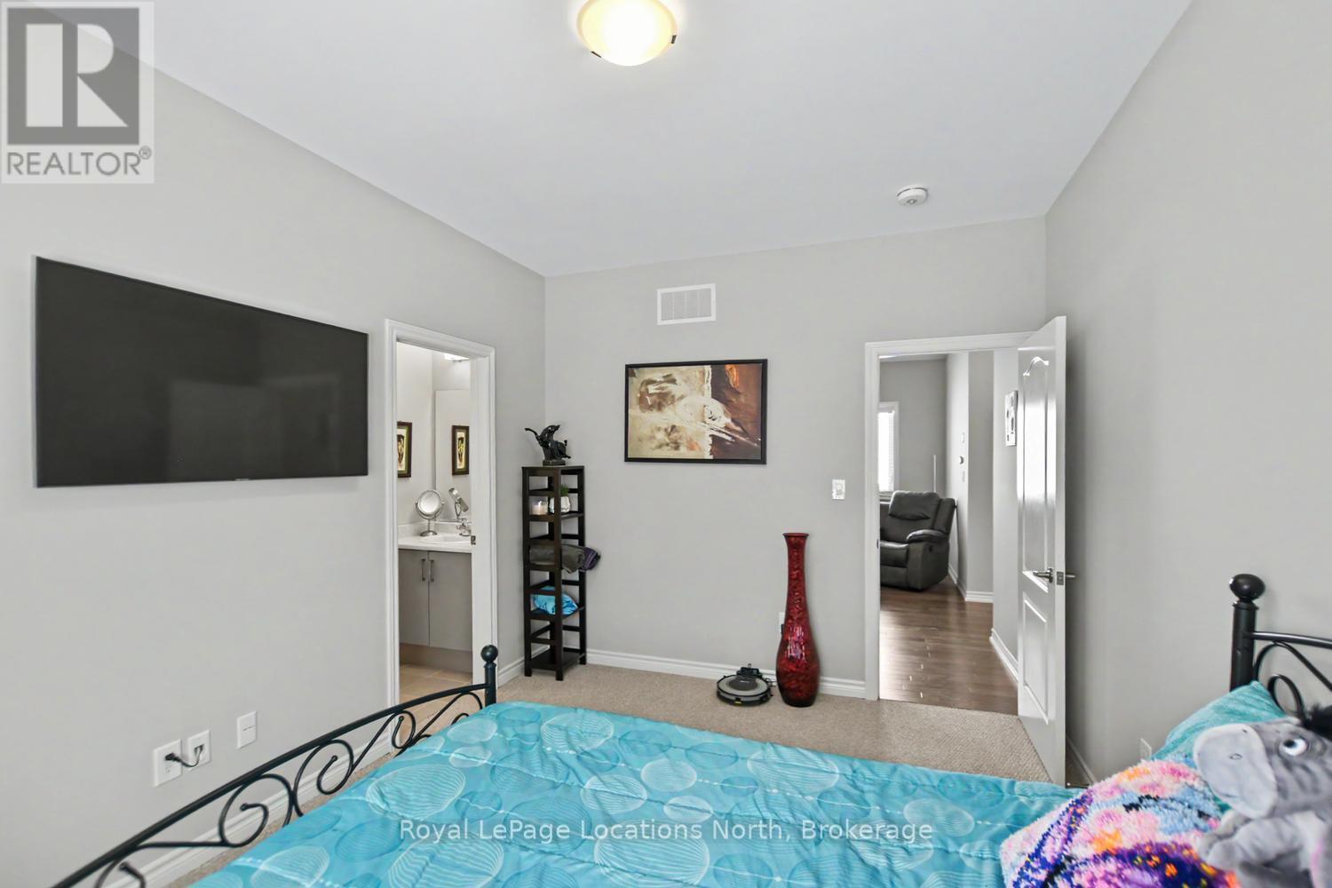 214 Springfield Crescent, Clearview (Stayner), ON - Indoor Photo Showing Bedroom