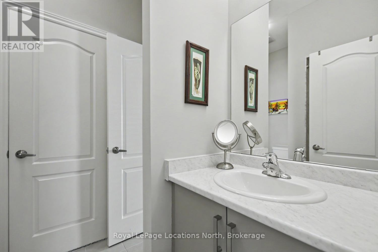 214 Springfield Crescent, Clearview (Stayner), ON - Indoor Photo Showing Bathroom