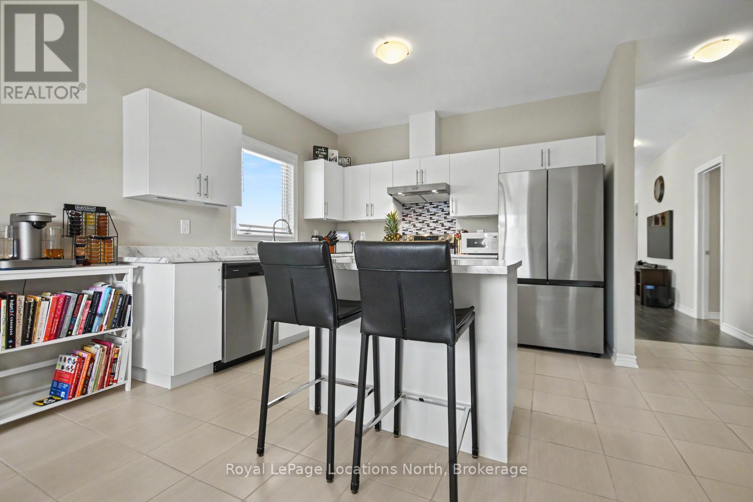 214 Springfield Crescent, Clearview (Stayner), ON - Indoor Photo Showing Kitchen