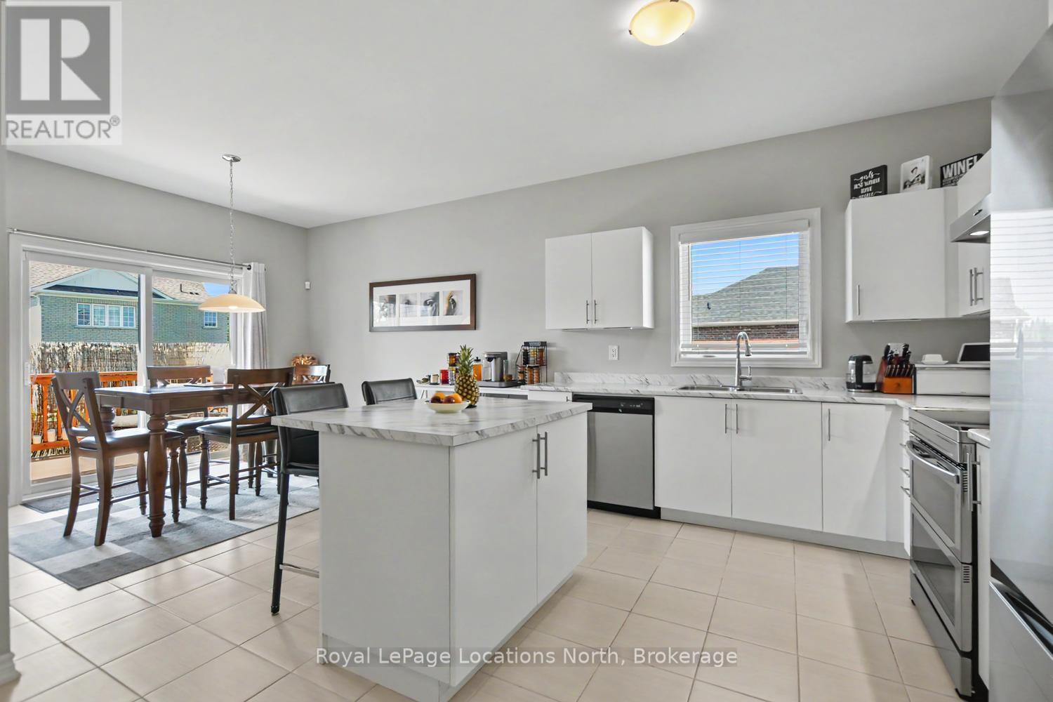 214 Springfield Crescent, Clearview (Stayner), ON - Indoor Photo Showing Kitchen