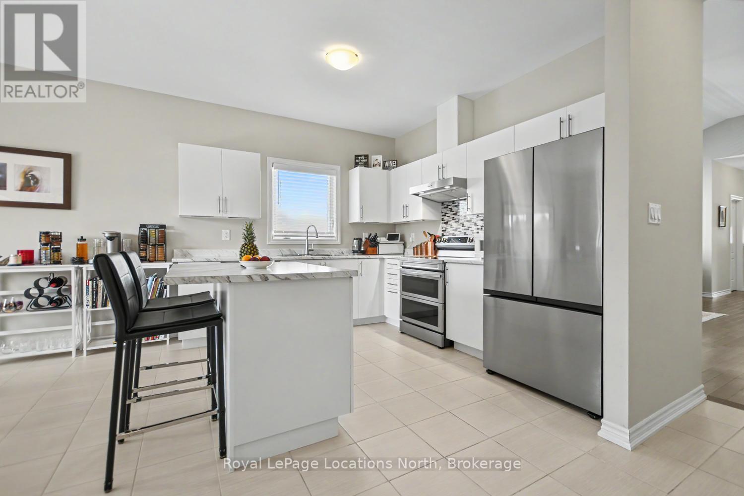 214 Springfield Crescent, Clearview (Stayner), ON - Indoor Photo Showing Kitchen