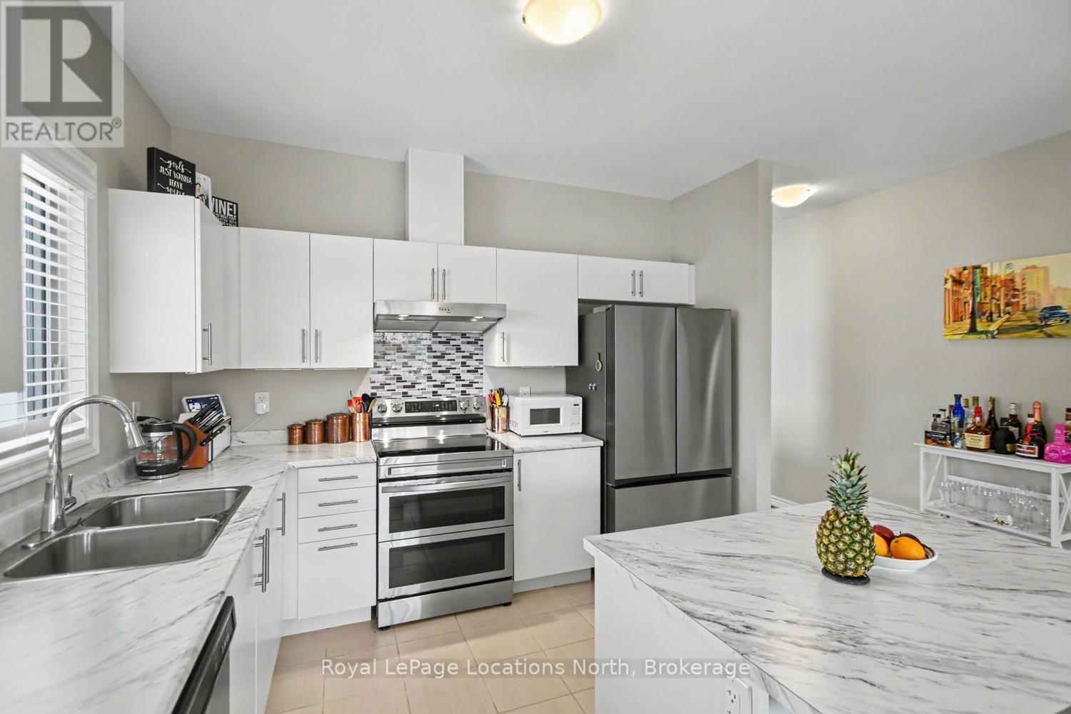 214 Springfield Crescent, Clearview (Stayner), ON - Indoor Photo Showing Kitchen With Double Sink