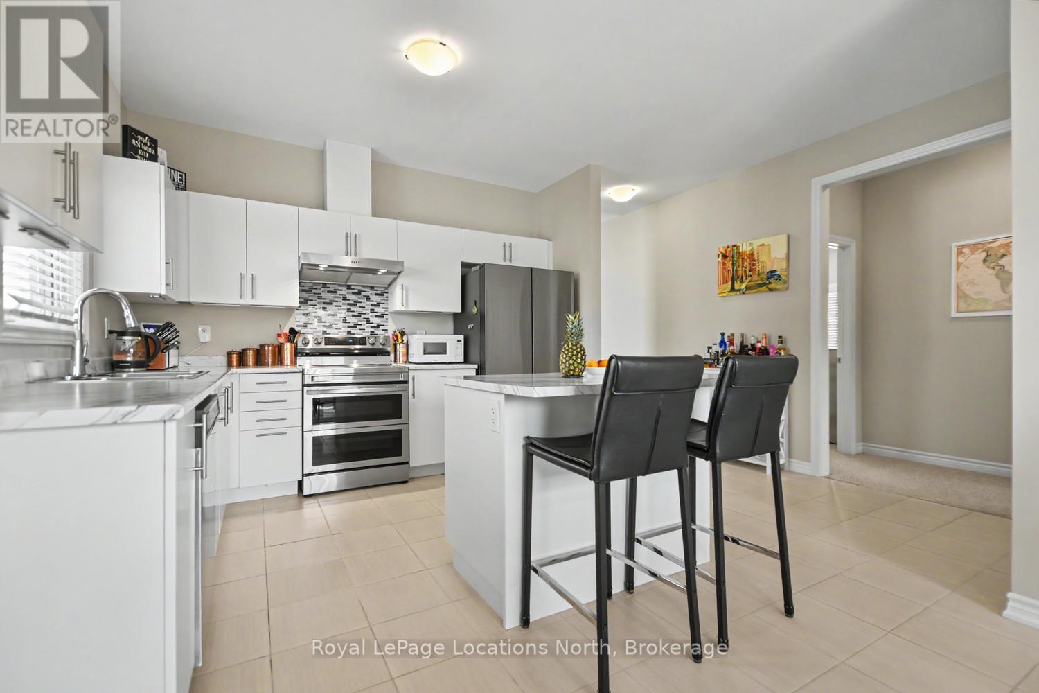 214 Springfield Crescent, Clearview (Stayner), ON - Indoor Photo Showing Kitchen