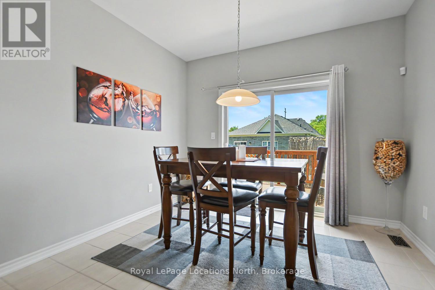 214 Springfield Crescent, Clearview (Stayner), ON - Indoor Photo Showing Dining Room