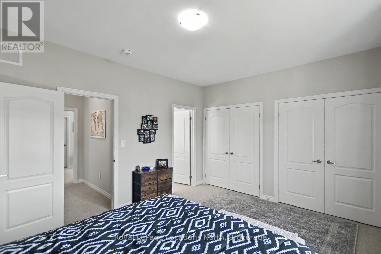 214 Springfield Crescent, Clearview (Stayner), ON - Indoor Photo Showing Bedroom