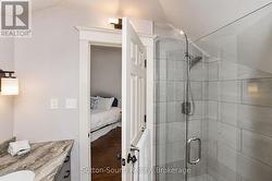 ensuite shower - 