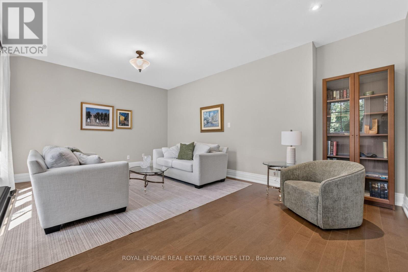 503 Meadow Wood Road, Mississauga, ON - Indoor Photo Showing Living Room