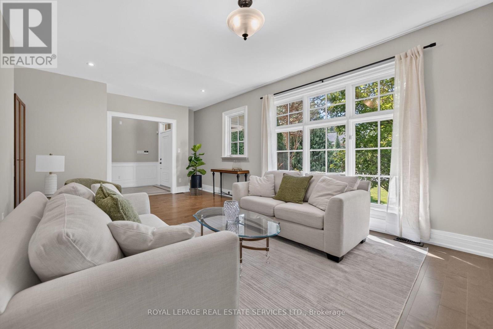 503 Meadow Wood Road, Mississauga, ON - Indoor Photo Showing Living Room