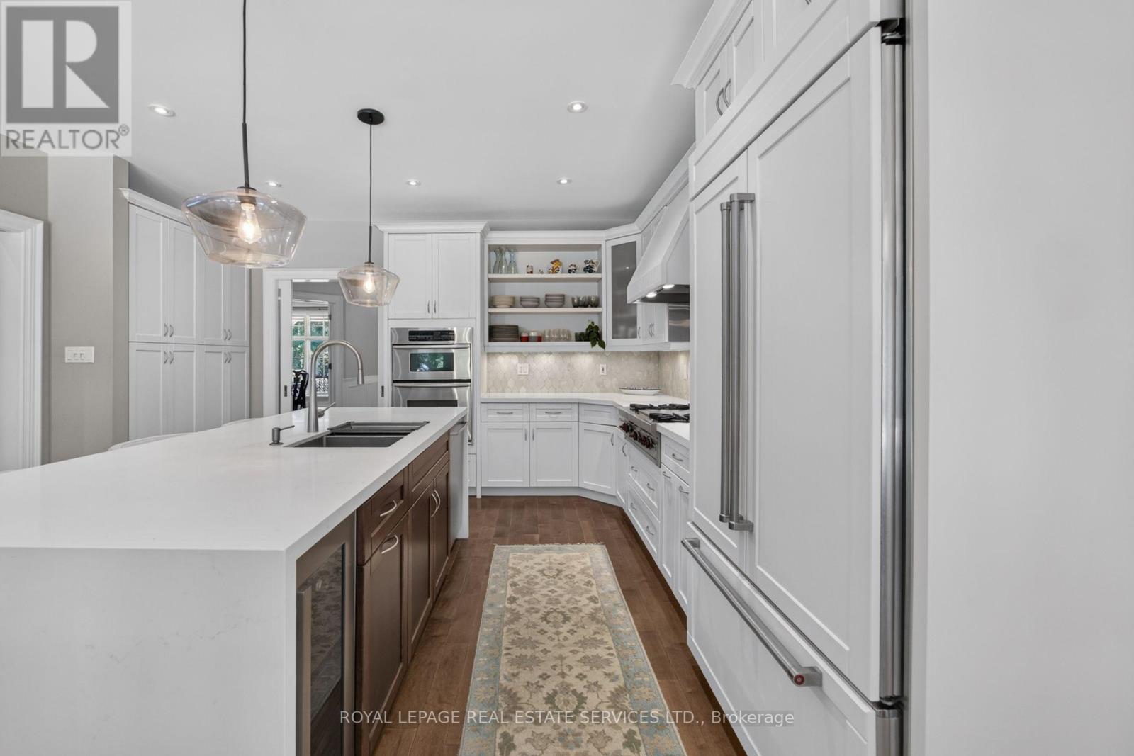 503 Meadow Wood Road, Mississauga, ON - Indoor Photo Showing Kitchen With Double Sink With Upgraded Kitchen