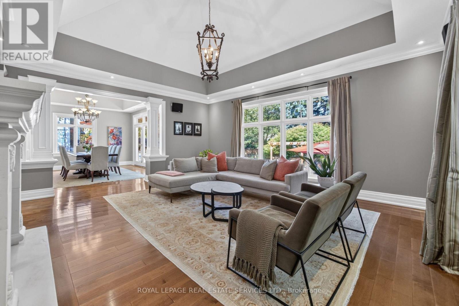 503 Meadow Wood Road, Mississauga, ON - Indoor Photo Showing Living Room