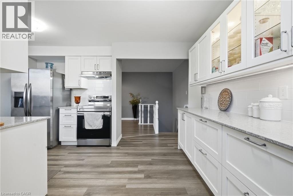 50 Adis Avenue, Hamilton, ON - Indoor Photo Showing Kitchen