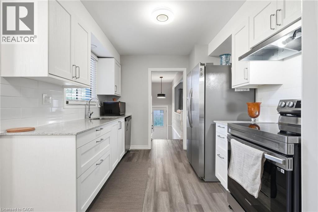 50 Adis Avenue, Hamilton, ON - Indoor Photo Showing Kitchen
