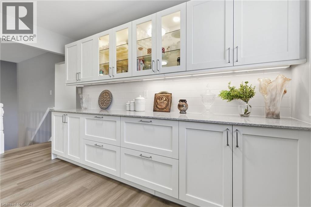50 Adis Avenue, Hamilton, ON - Indoor Photo Showing Kitchen