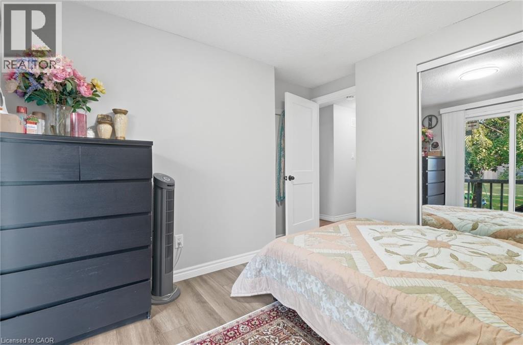 50 Adis Avenue, Hamilton, ON - Indoor Photo Showing Bedroom