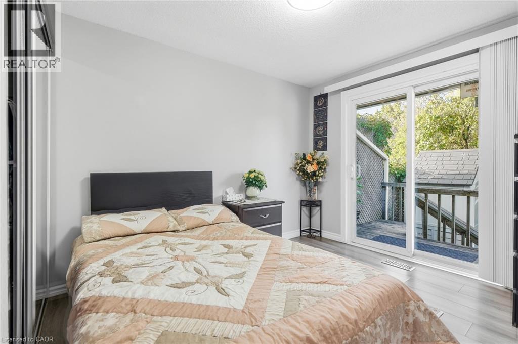 50 Adis Avenue, Hamilton, ON - Indoor Photo Showing Bedroom